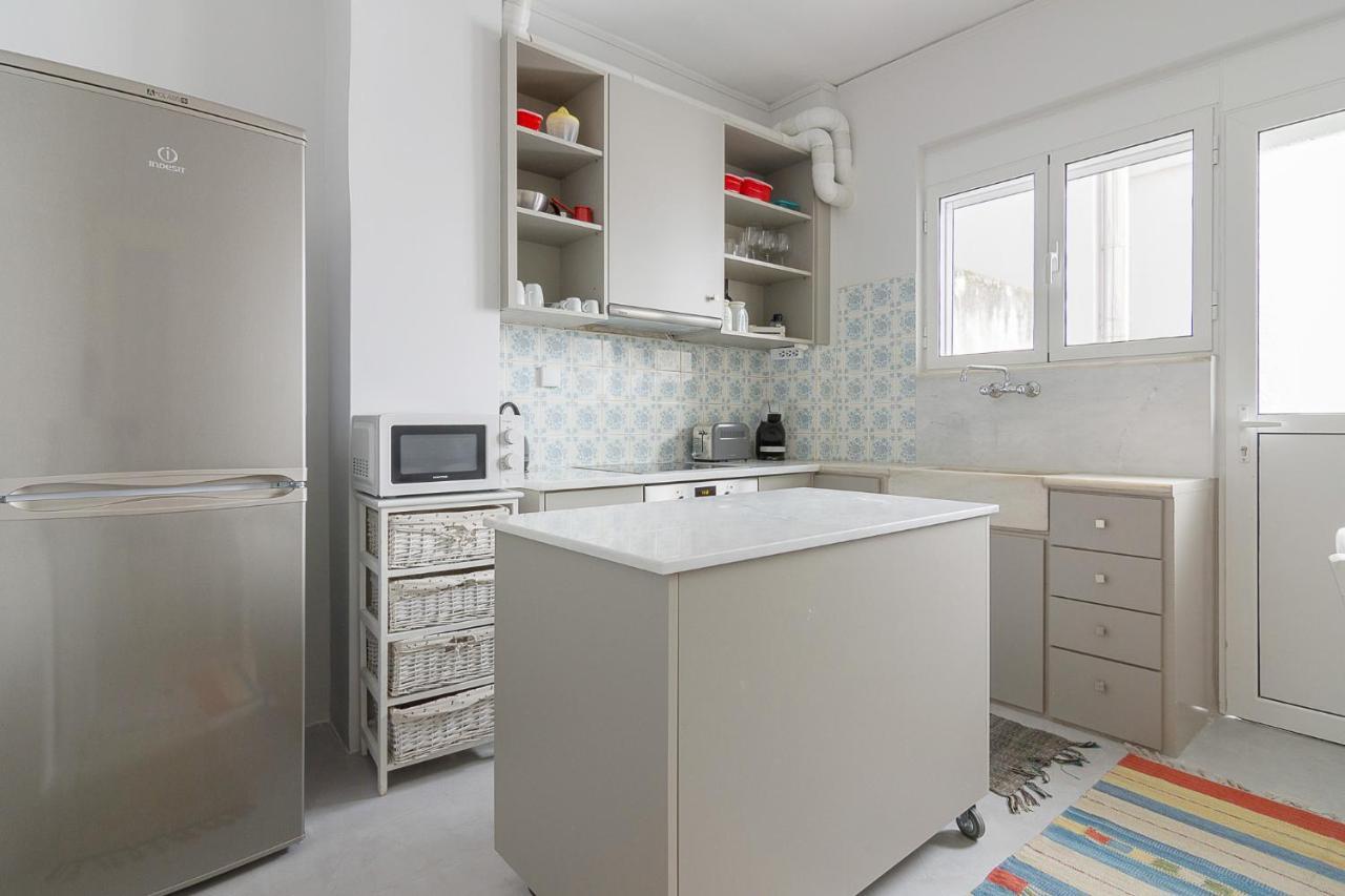 A Modern 2-Bedroom Apartment Near Areios Pagos Atenas Exterior foto